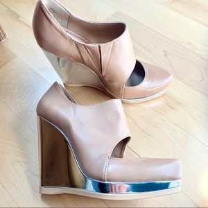 NEW Nude + Silver Wedges